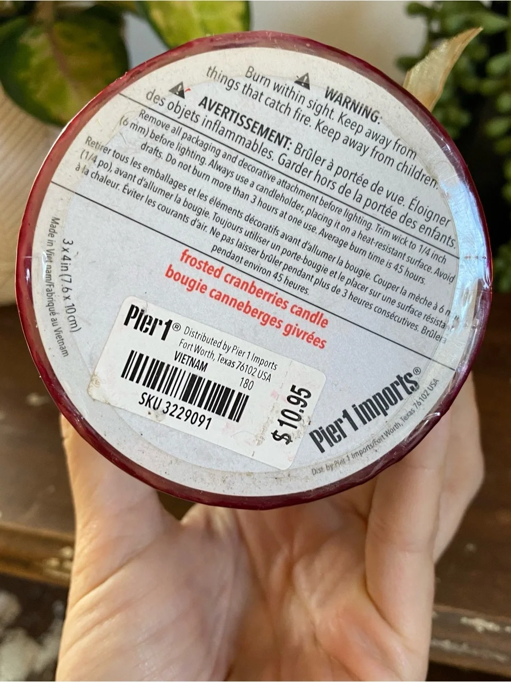 NEW pier 1 frosted cranberries scented candle